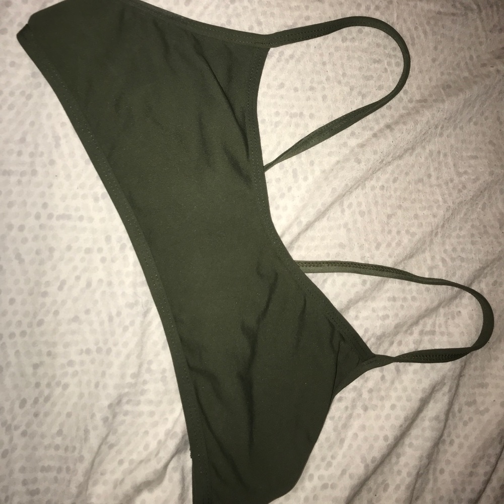 Jolyn Army green fixed back Eli top